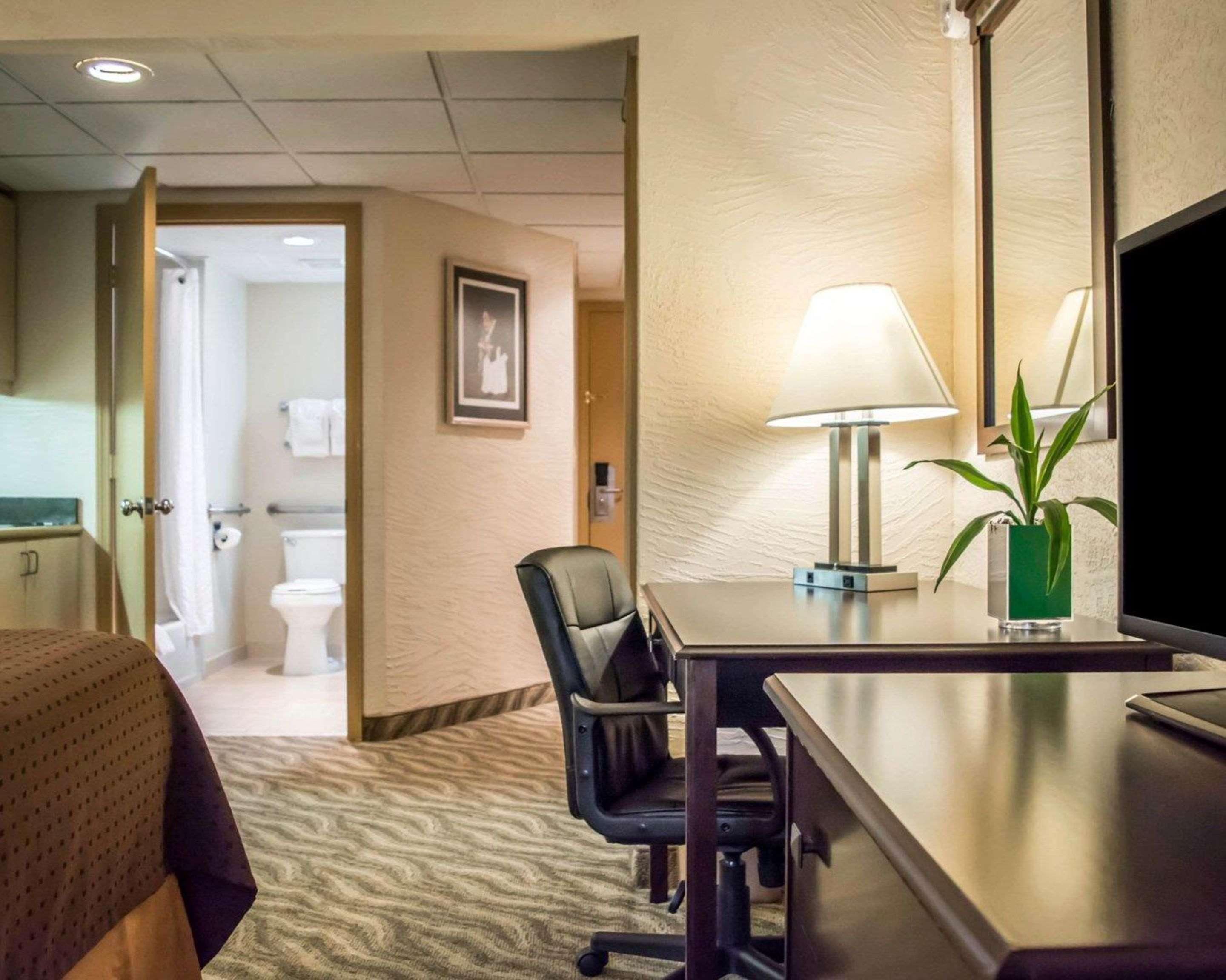 Hotel Clarion Pointe Tampa-Brandon Near Fairgrounds And Casino à Mango Extérieur photo