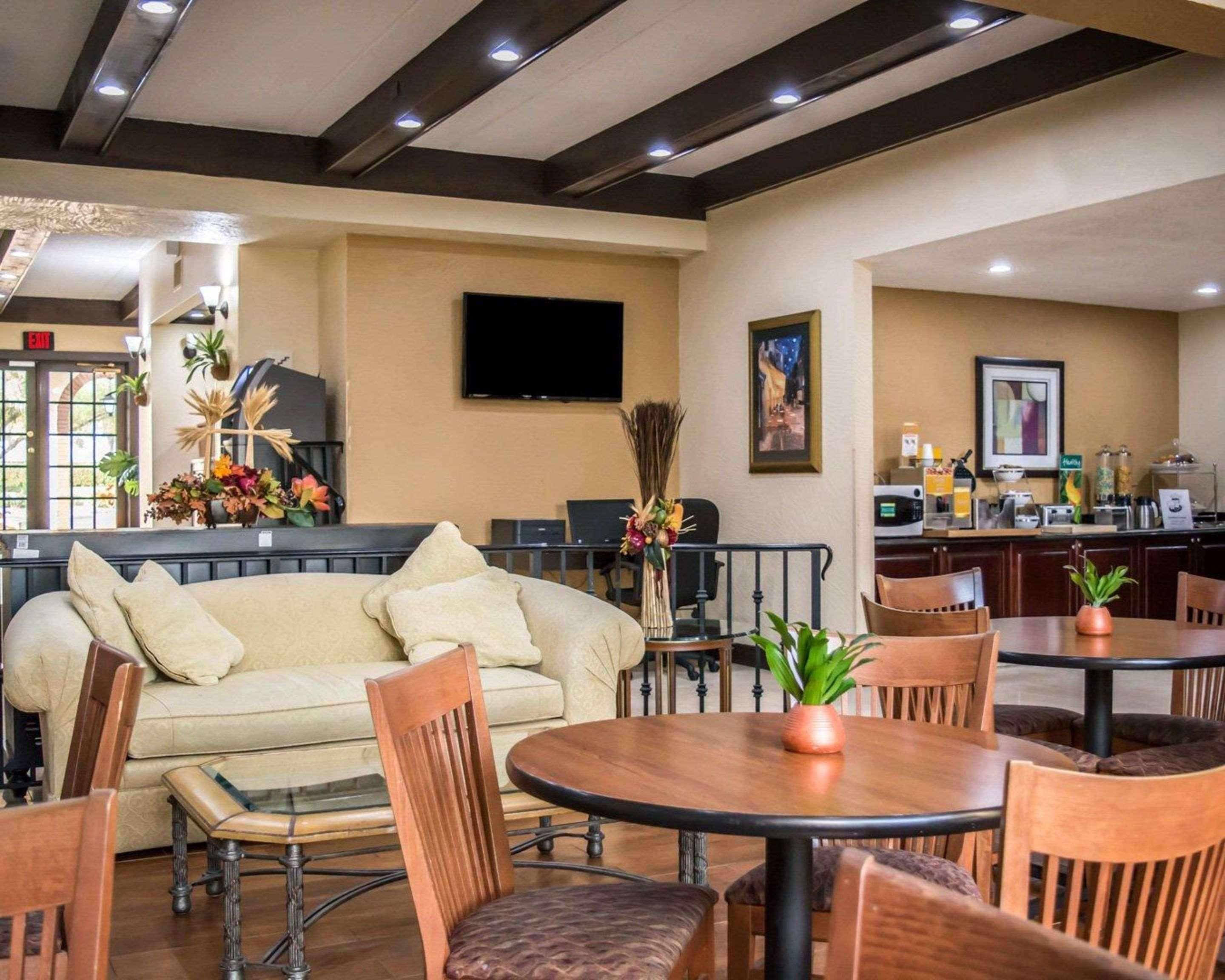 Hotel Clarion Pointe Tampa-Brandon Near Fairgrounds And Casino à Mango Extérieur photo