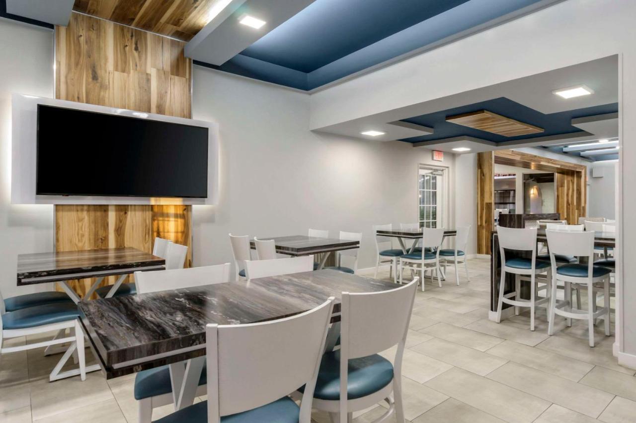 Hotel Clarion Pointe Tampa-Brandon Near Fairgrounds And Casino à Mango Extérieur photo
